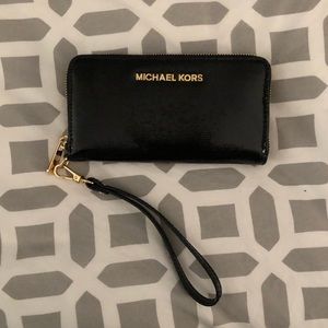 Michael kors wristlet
